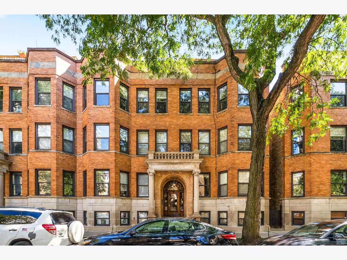 Condominiums & Homes For Sale Edgewater Beach Chicago Illinois, 1025 Balmoral Avenue