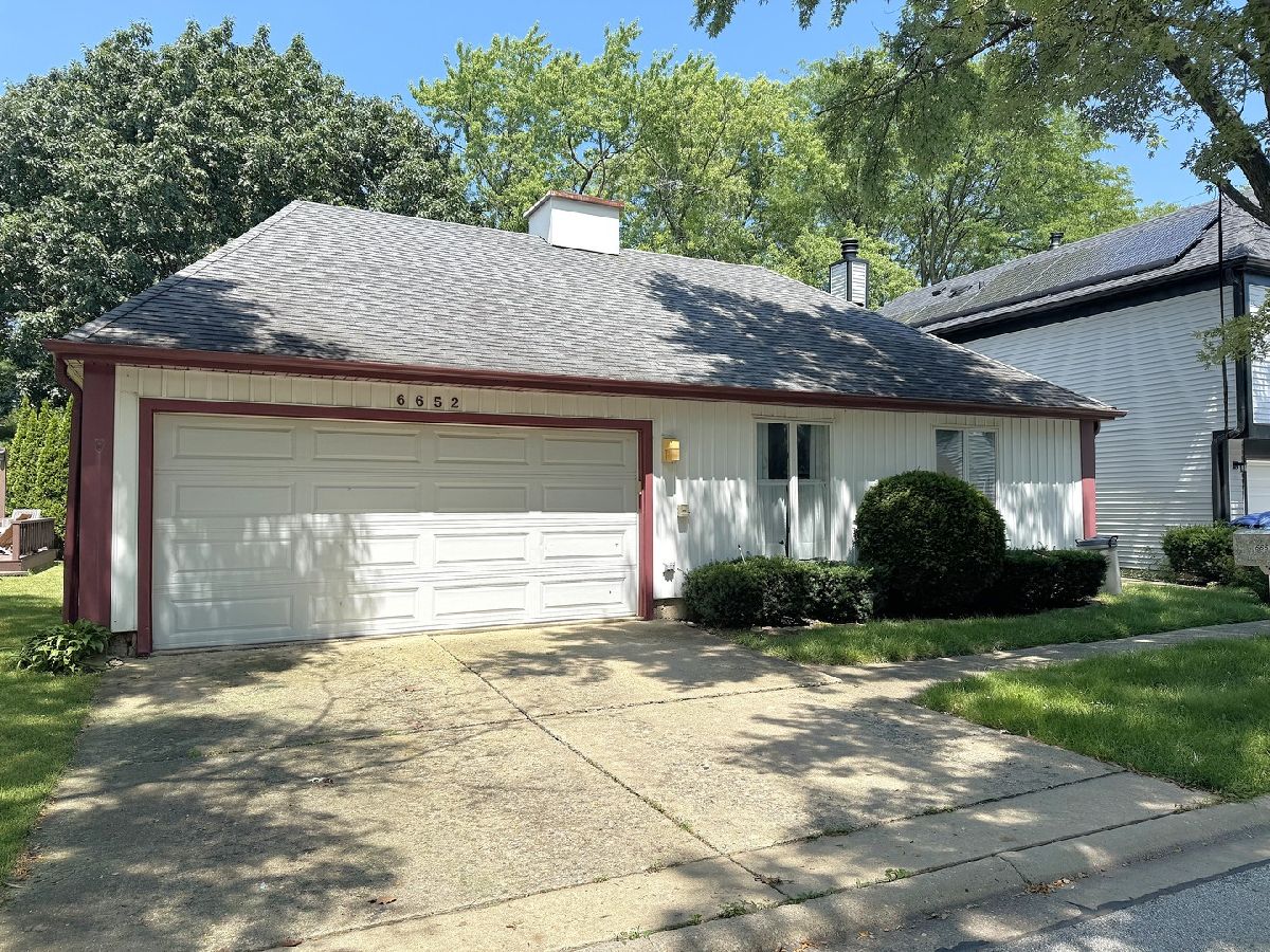 Homes & Condos & Townhomes For Rent Green Trails Lisle Illinois, 6652 Fernwood