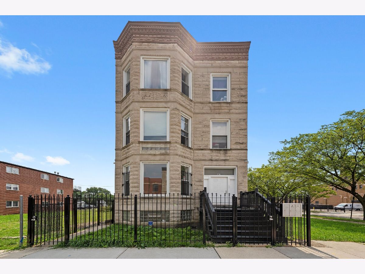  For Sale Chicago Illinois, 2857 Polk Street
