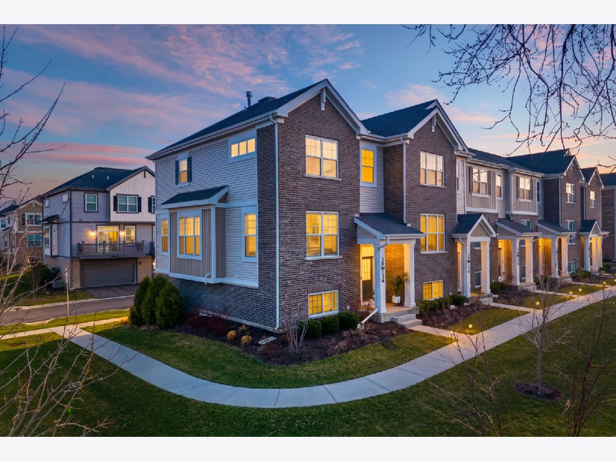 Condos & Townhomes For Sale Lexington Trace Warrenville Illinois, 30W130 Wheeler Circle
