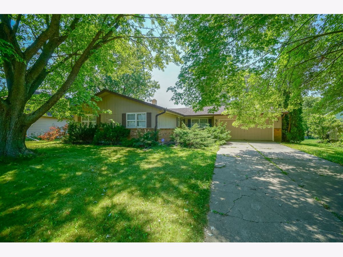  For Sale Rochelle Illinois, 210 Drake Avenue