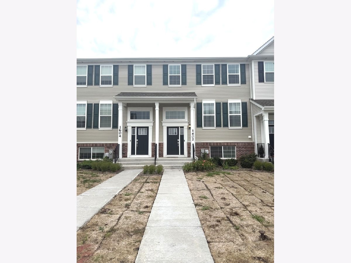  For Rent Lindenhurst Illinois, 1602 Neubauer