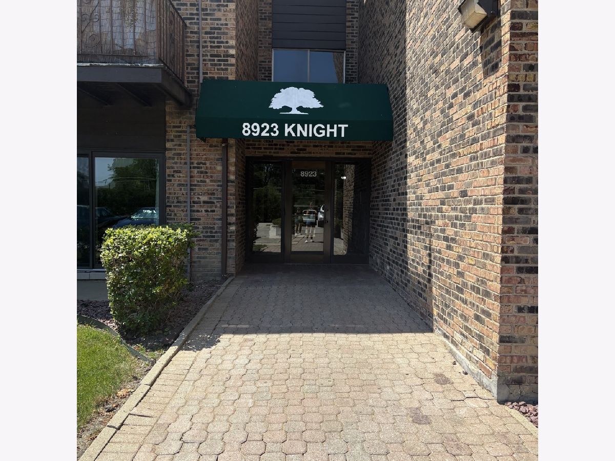  For Rent Des Plaines Illinois, 8923 Knight