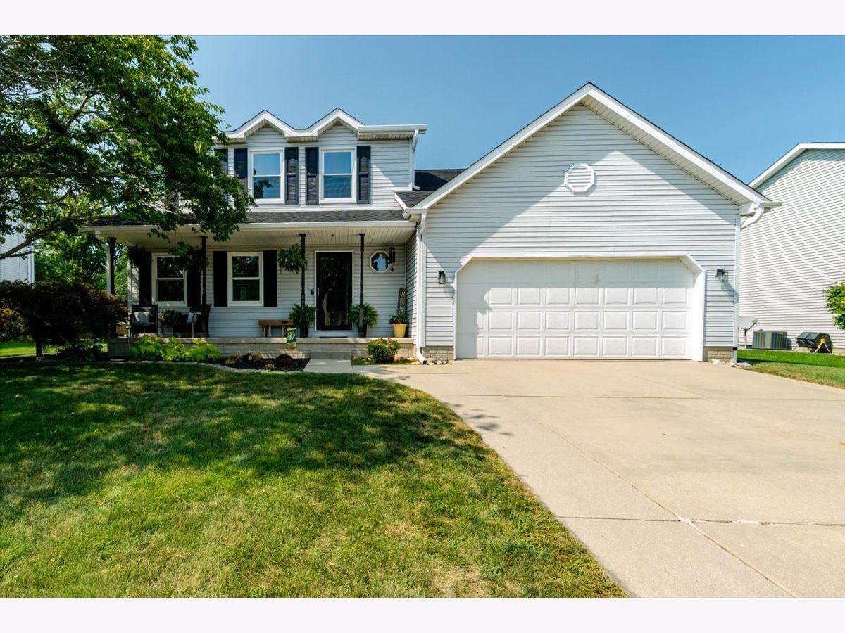 Homes & Condos & Townhomes Sold Carriage Hills Normal Illinois, 808 Phaeton
