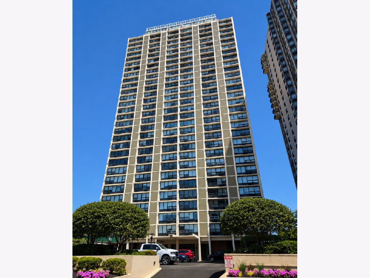  For Sale Chicago Illinois, 5733 Sheridan Road