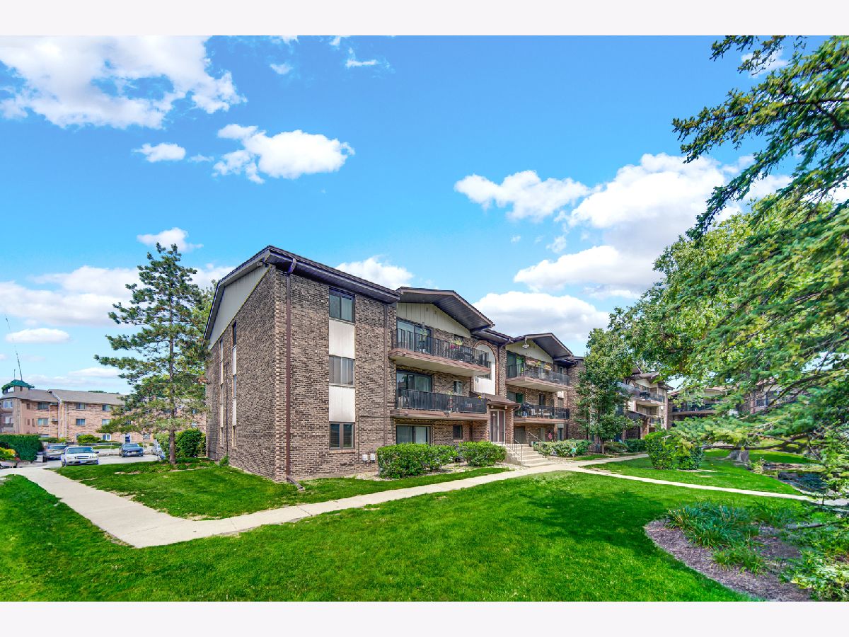  For Sale Crestwood Illinois, 13913 James Drive