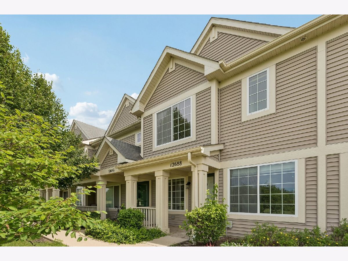 Townhomes & Condos & Homes For Sale Cambridge At Heatherstone Beach Park Illinois, 12688 Wakefield Drive