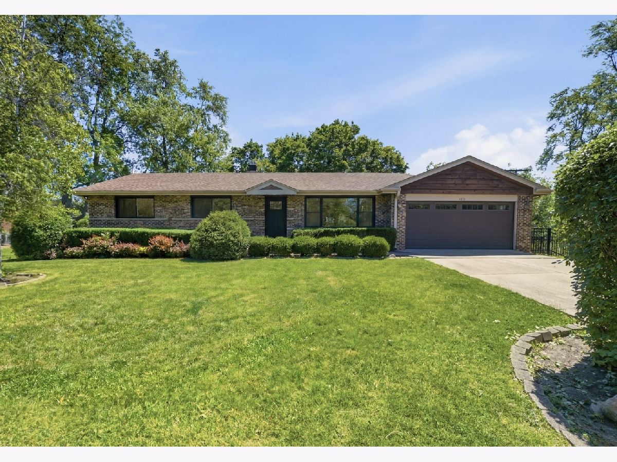 Homes For Sale Pinehurst Manor Palatine Illinois, 1801 Iris Drive