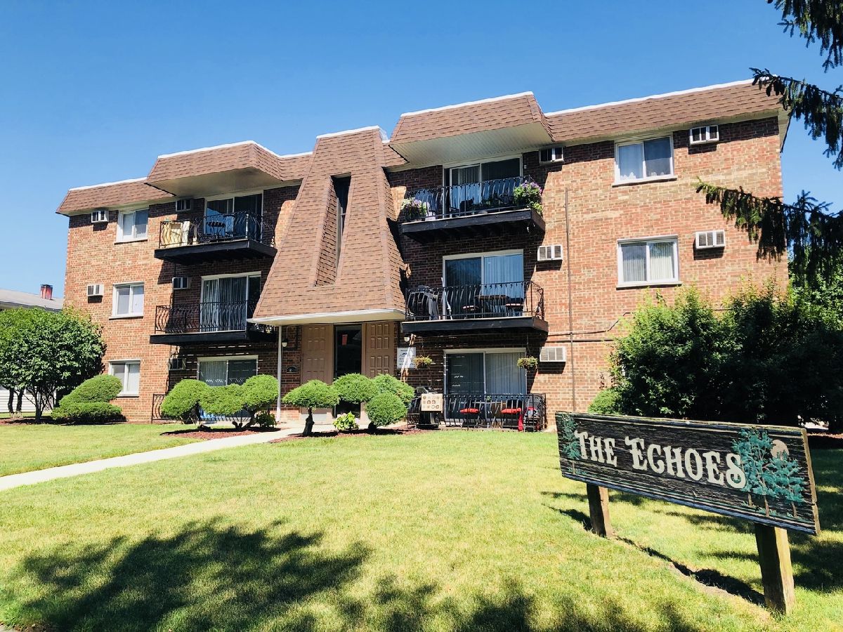  For Rent Willowbrook Illinois, 10S472 Echo