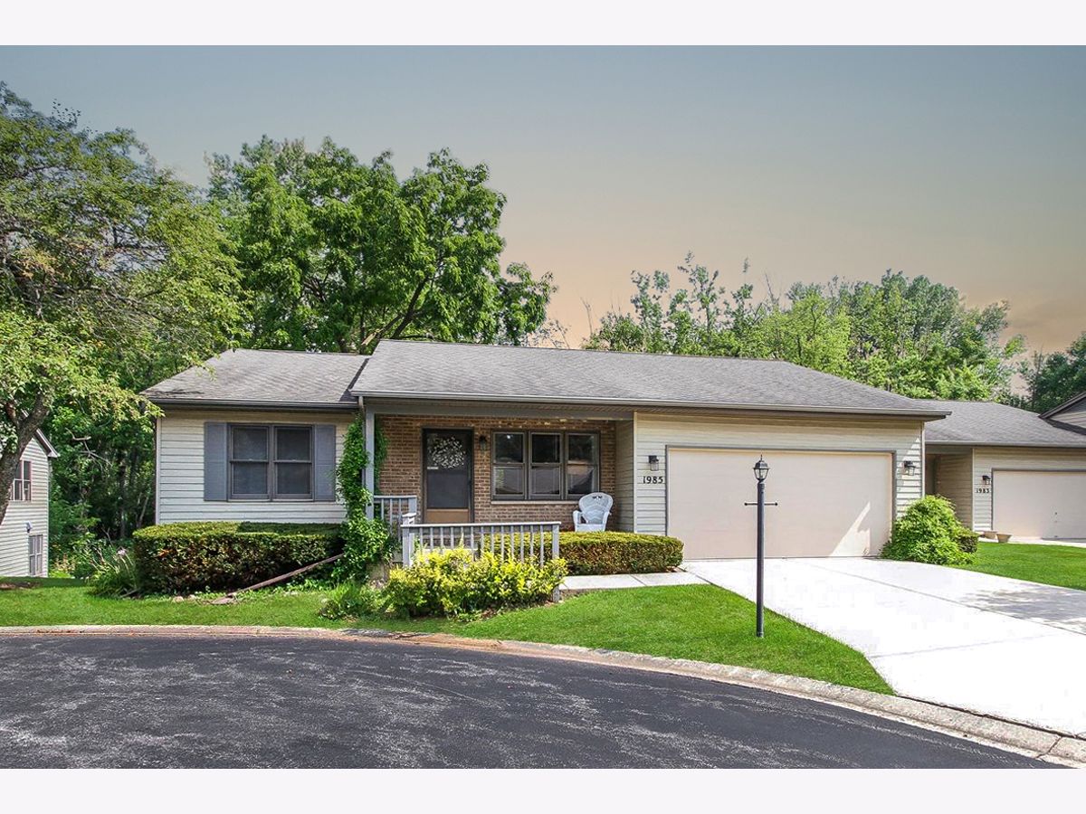  For Sale Elgin Illinois, 1985 Sandy Creek Drive