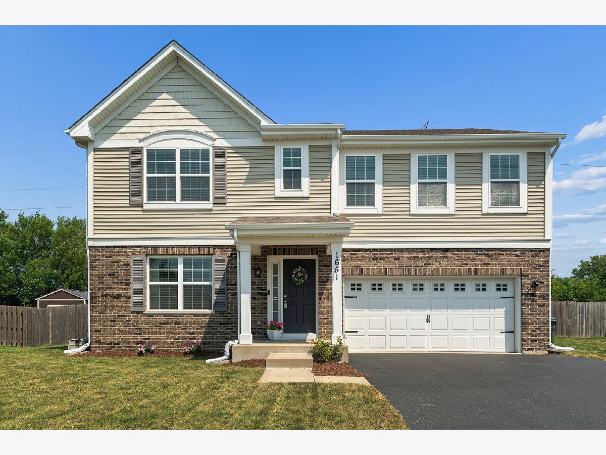 Homes & Condos & Townhomes For Sale Heather Glen New Lenox Illinois, 1651 Glenbrooke Lane