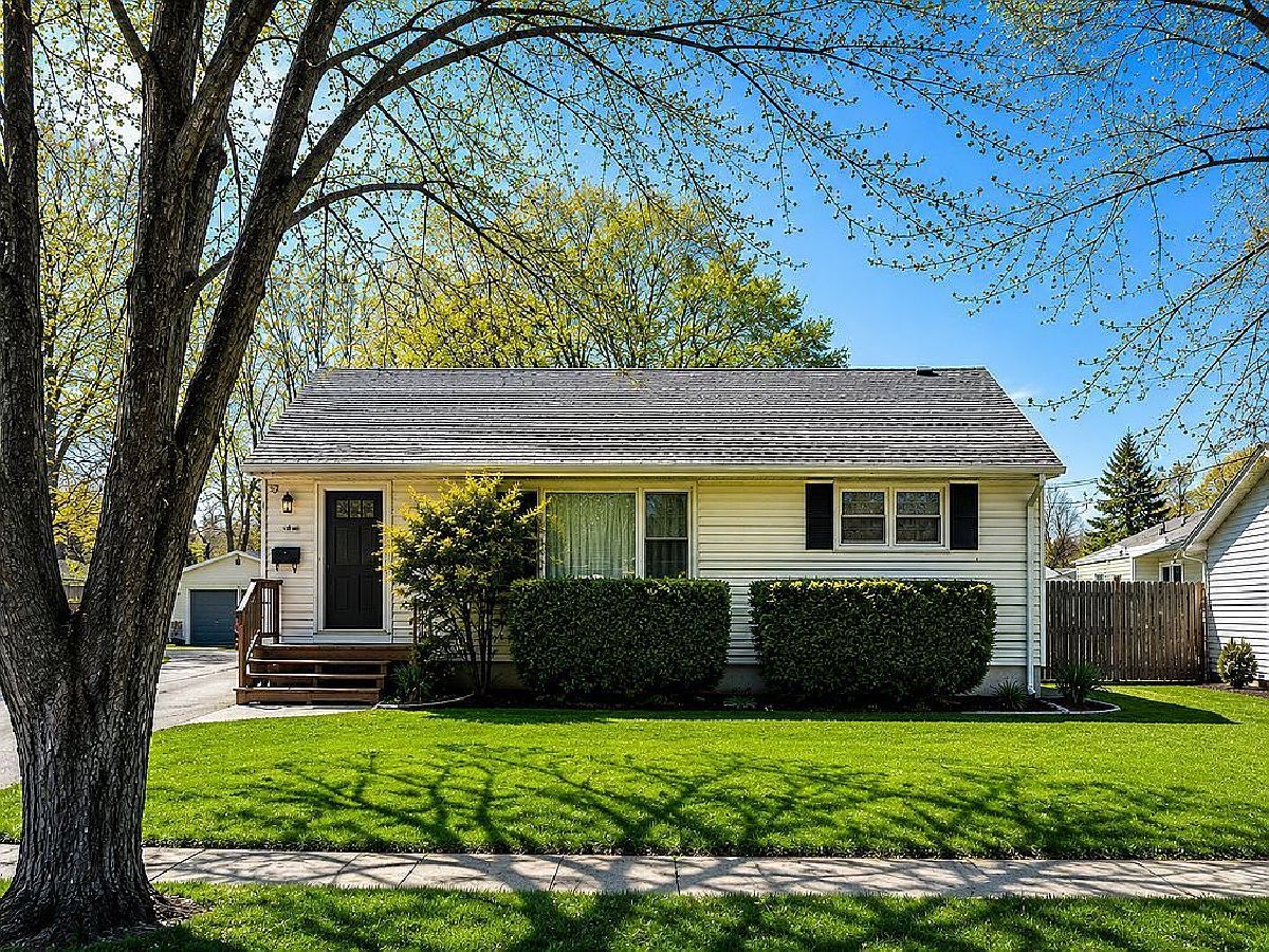 Homes For Sale Lake County Gardens Waukegan Illinois, 2110 Delaware Road