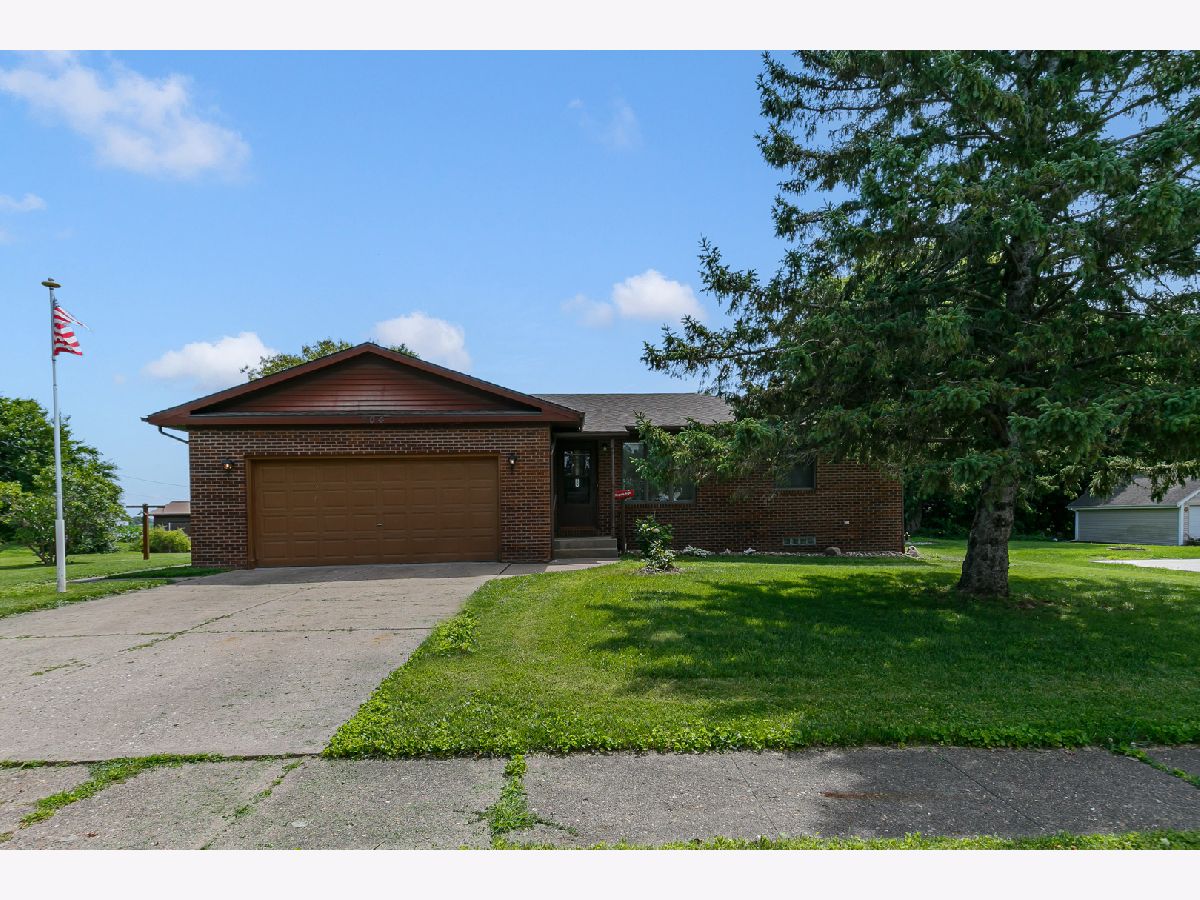  For Sale Sherrard Illinois, 304 1st Avenue
