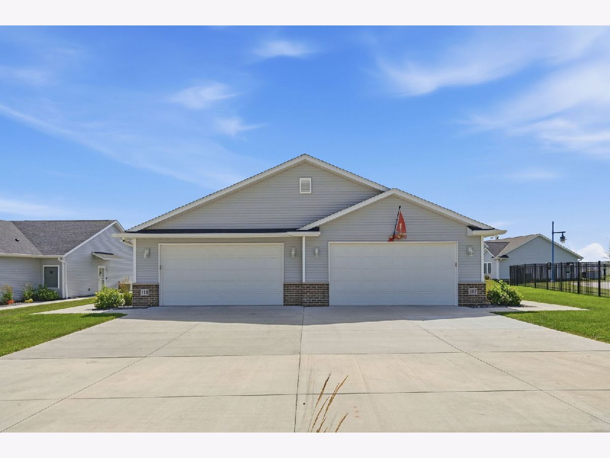  For Sale East Moline Illinois, 107 Beacon Harbor Parkway