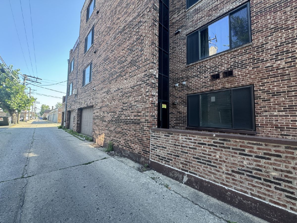  For Sale Chicago Illinois, 3217 Bryn Mawr Avenue