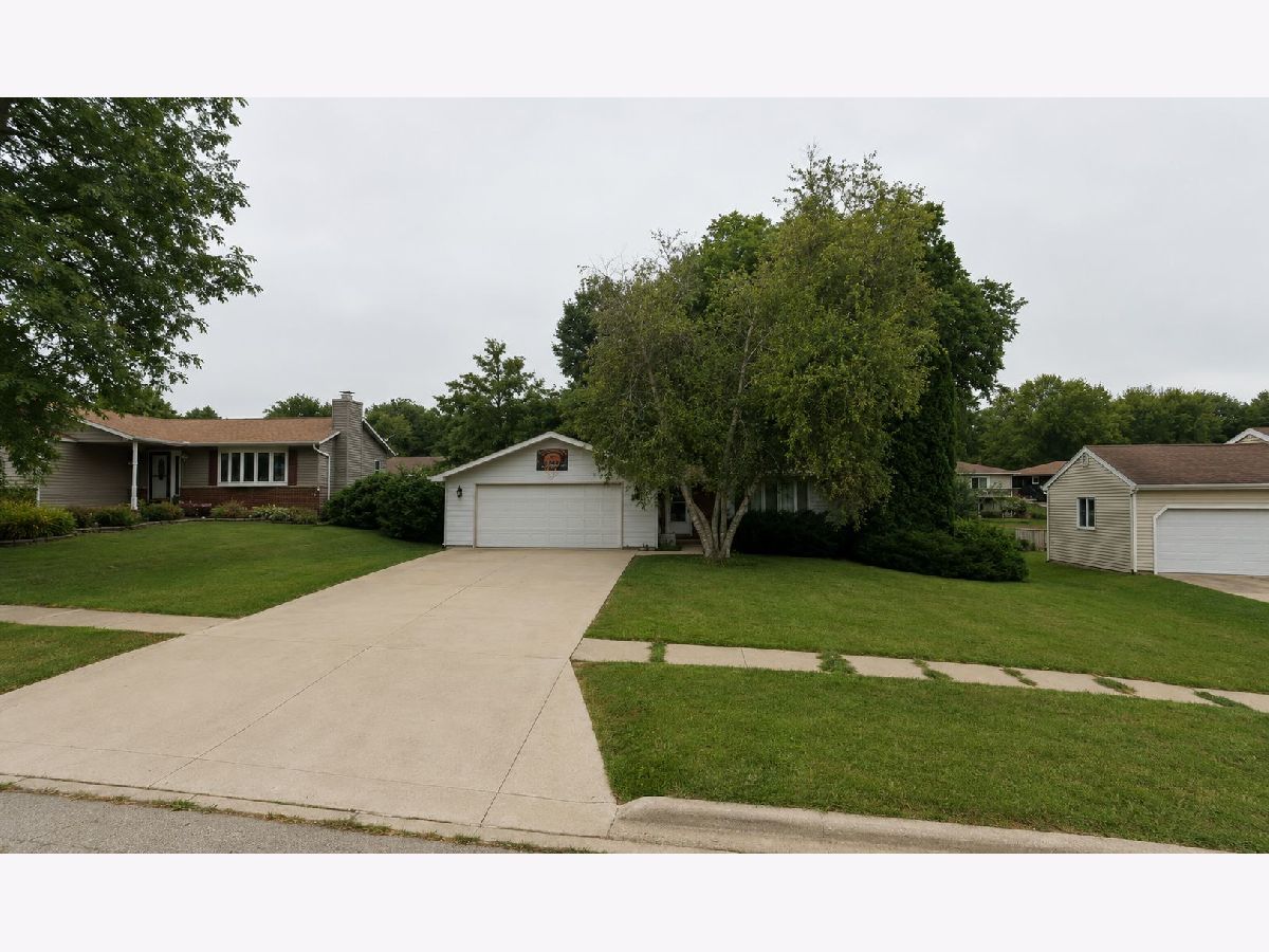  For Sale Freeport Illinois, 564 Greenfield Drive