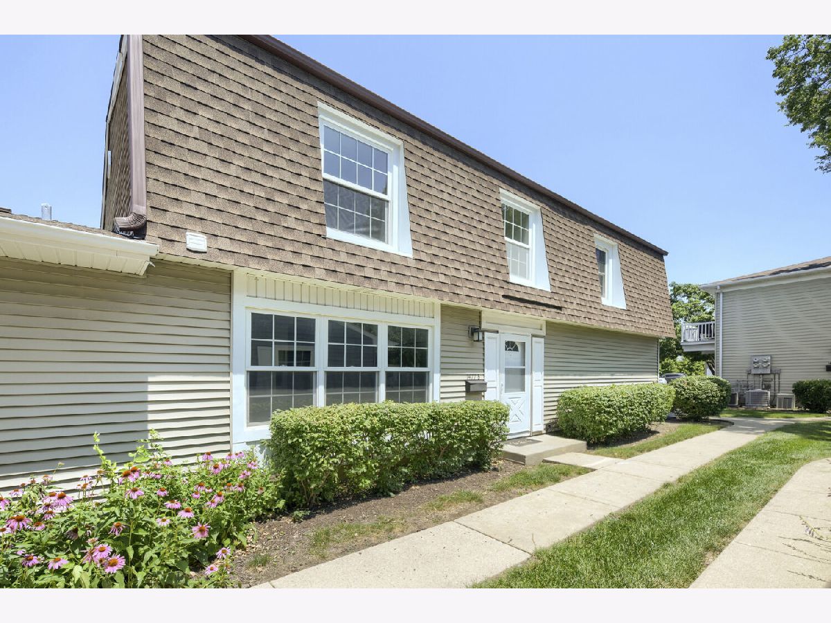 Townhomes & Condos For Sale Trees Of Wheaton Wheaton Illinois, 1477 Woodcutter Lane
