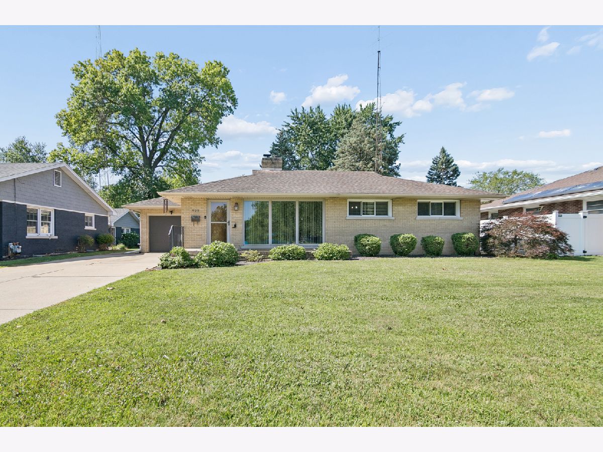 Homes For Sale Knollwood Kankakee Illinois, 922 Van Meter Street