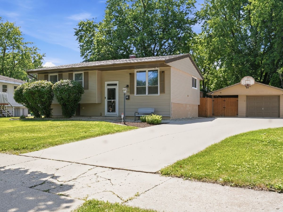  For Sale Joliet Illinois, 2711 Caddy Lane