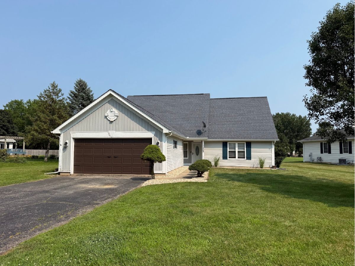  For Sale Somonauk Illinois, 1202 Holiday Drive