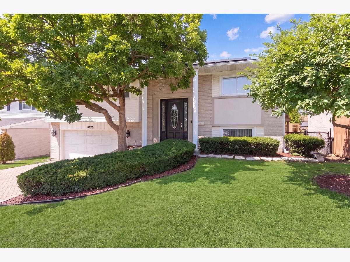  For Sale Hickory Hills Illinois, 9020 Meadowview Drive