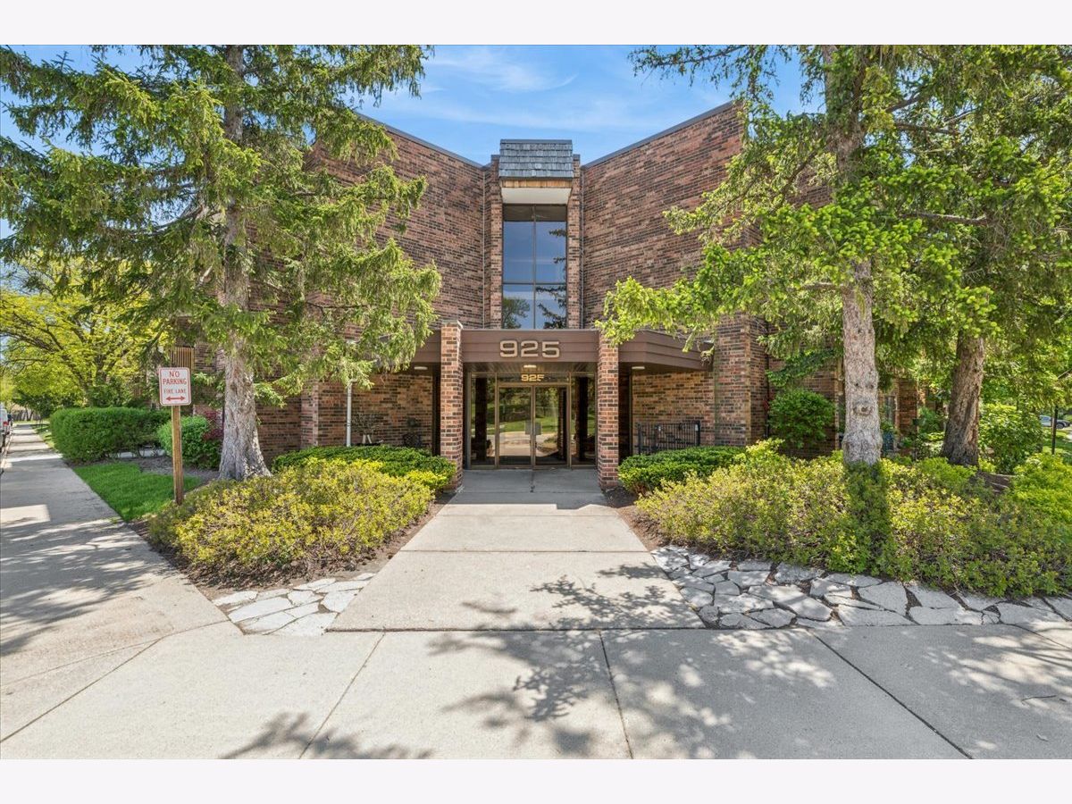  For Sale Northbrook Illinois, 925 Spring Hill Drive