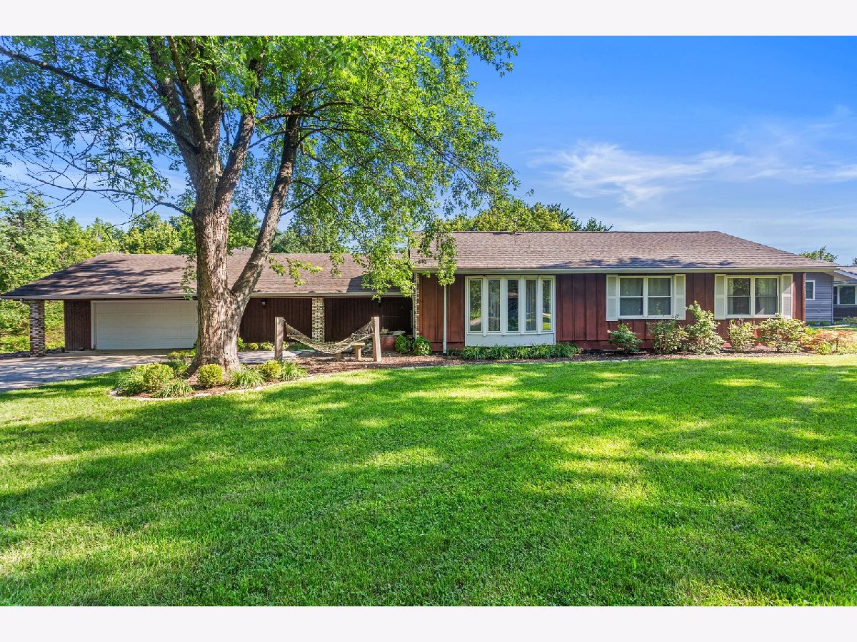 Homes For Sale Rolling Hills Est Mahomet Illinois, 2102 Fogel Road