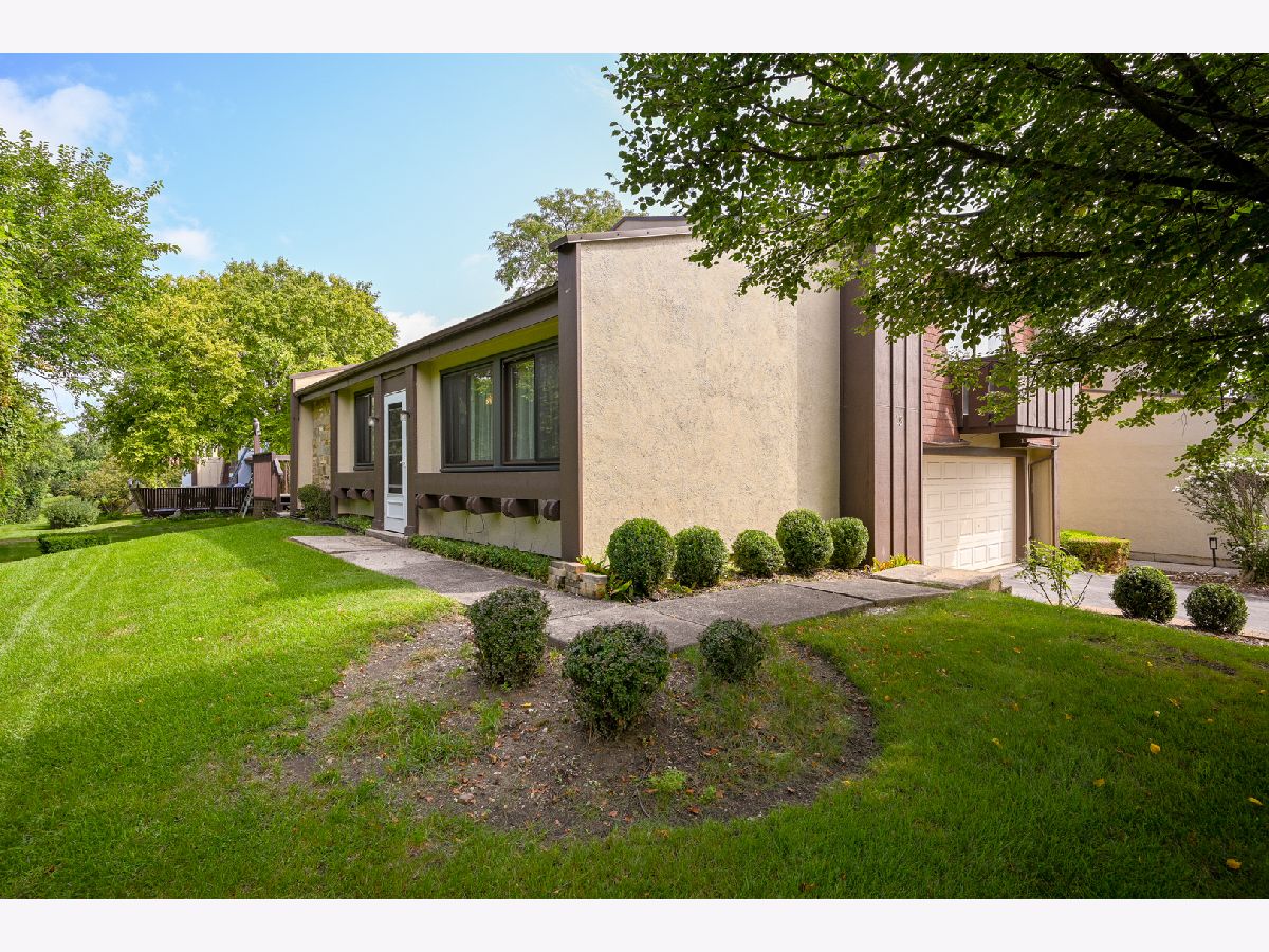  For Sale Indian Head Park Illinois, 19 Elmwood Square