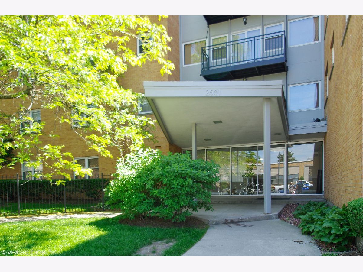  Rented Chicago Illinois, 2501 Bryn Mawr