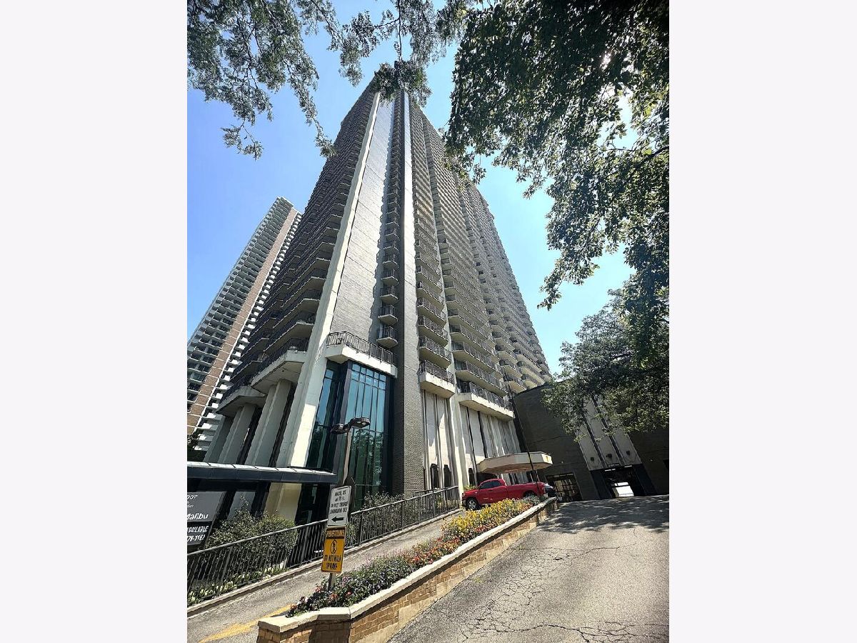  For Sale Chicago Illinois, 6007 Sheridan Road
