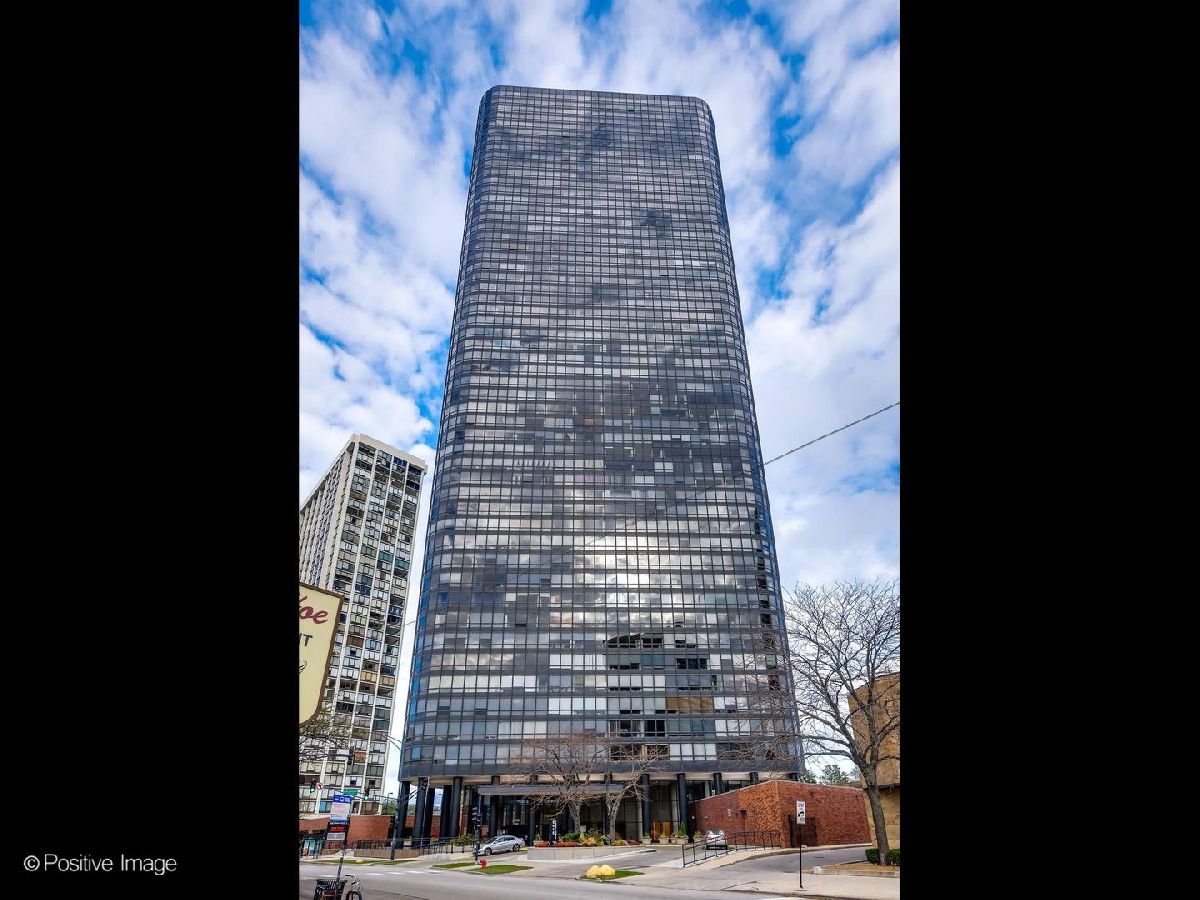  For Sale Chicago Illinois, 5415 Sheridan Road