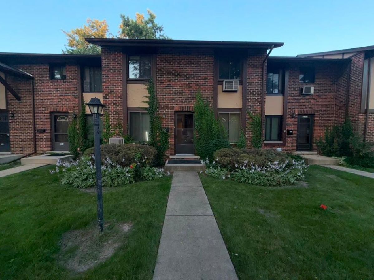 Townhomes & Condos For Sale Brandywine Villa Park Illinois, 1S255 Dillon Lane