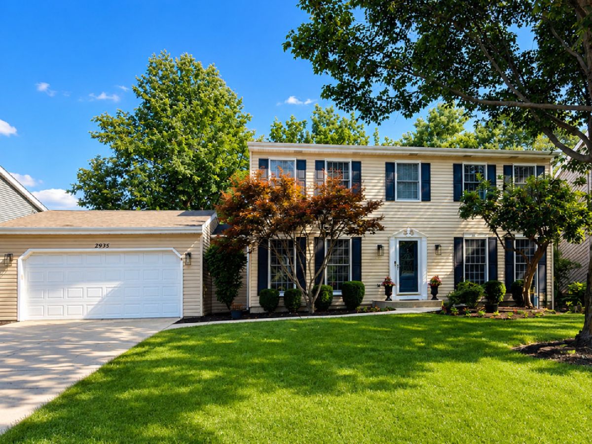 Homes & Condos & Townhomes For Sale Green Trails Lisle Illinois