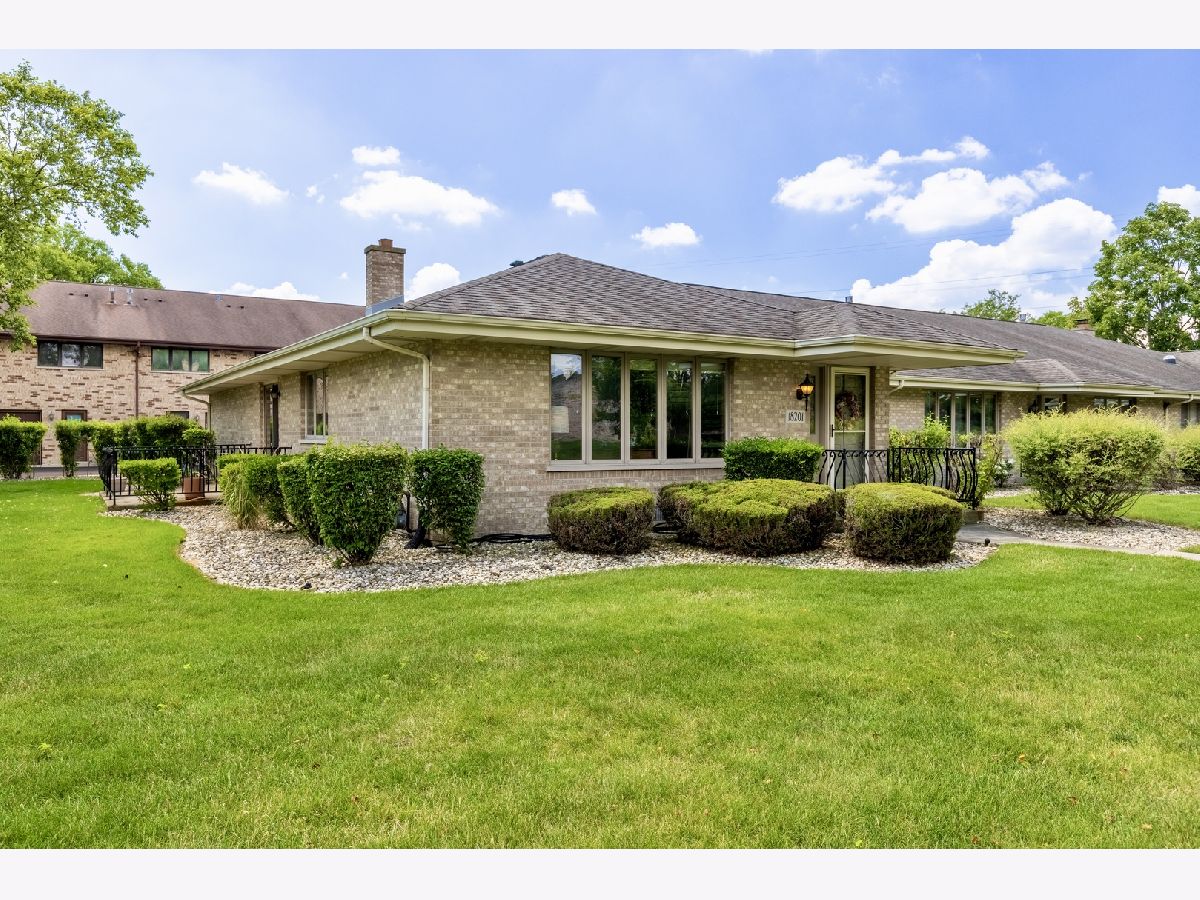 Townhomes & Condos & Homes For Sale Eagle Ridge Ii Orland Park Illinois, 18201 Lynn Drive