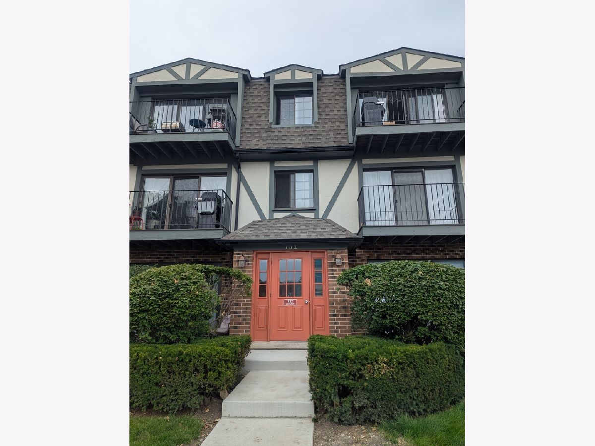 Condominiums For Sale Steepleview Buffalo Grove Illinois, 102 Steeple Drive