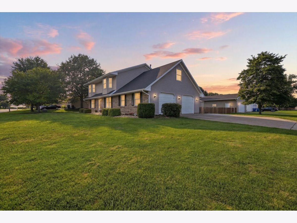  For Sale Hudson Illinois, 506 Havens Drive