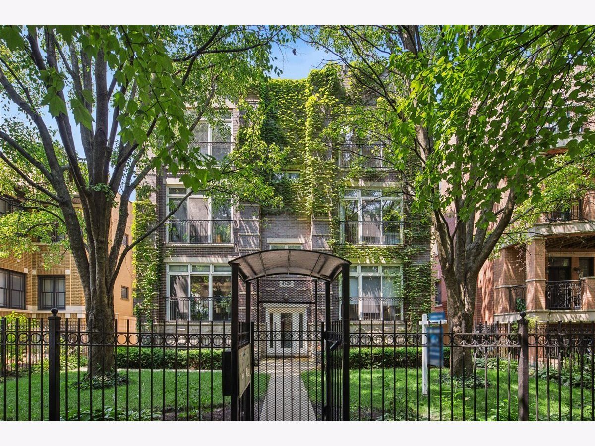 Condos & Townhomes & Homes For Sale Sheridan Park Chicago Illinois, 4728 Malden Street