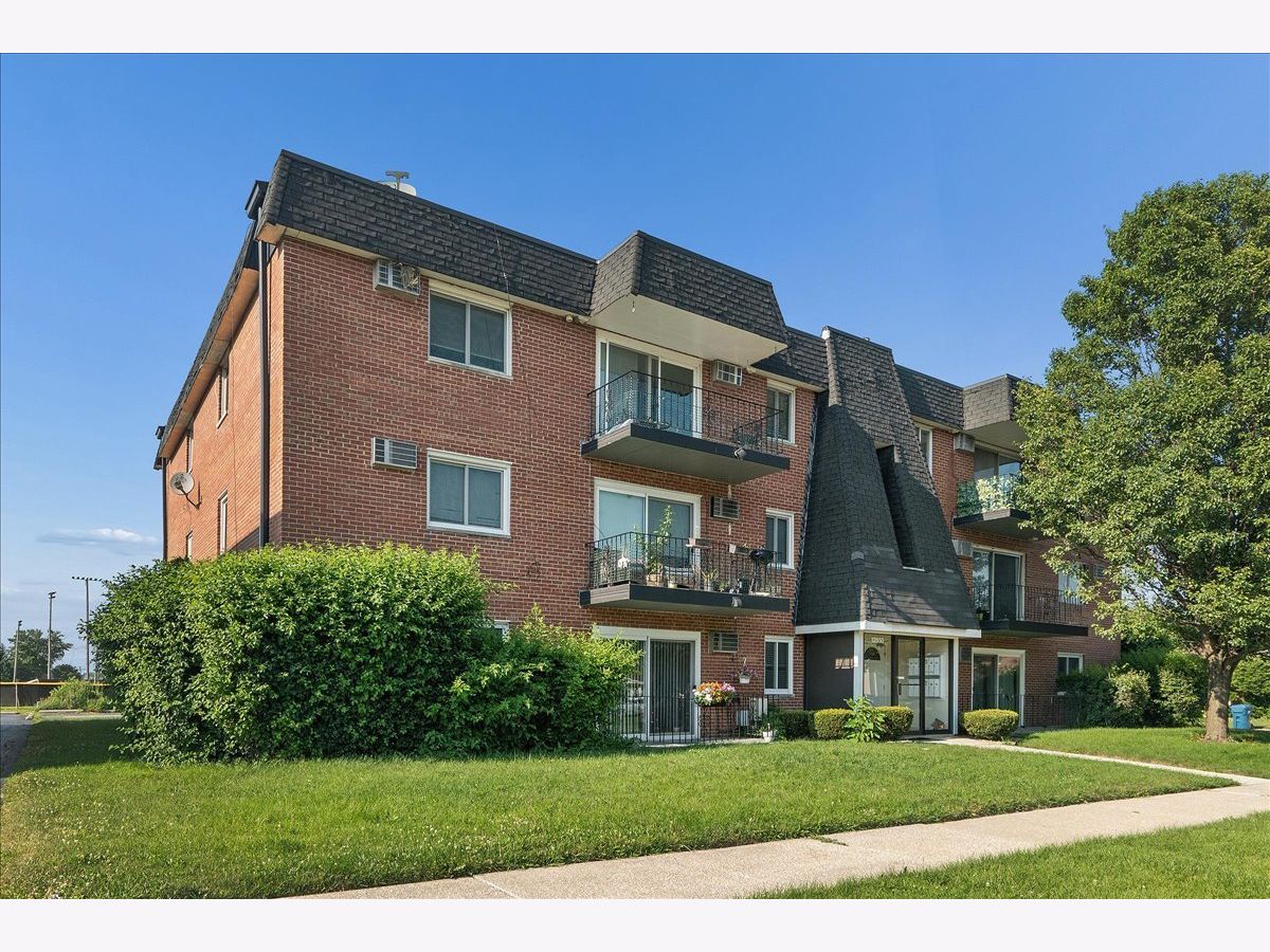  For Sale Crestwood Illinois, 12850 Crestbrook Court