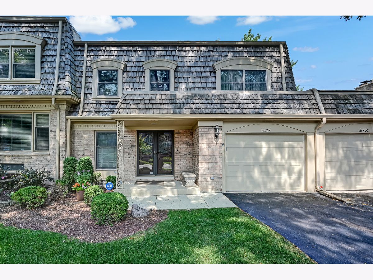  For Sale Oak Brook Illinois, 2S742 Avenue Cherbourg