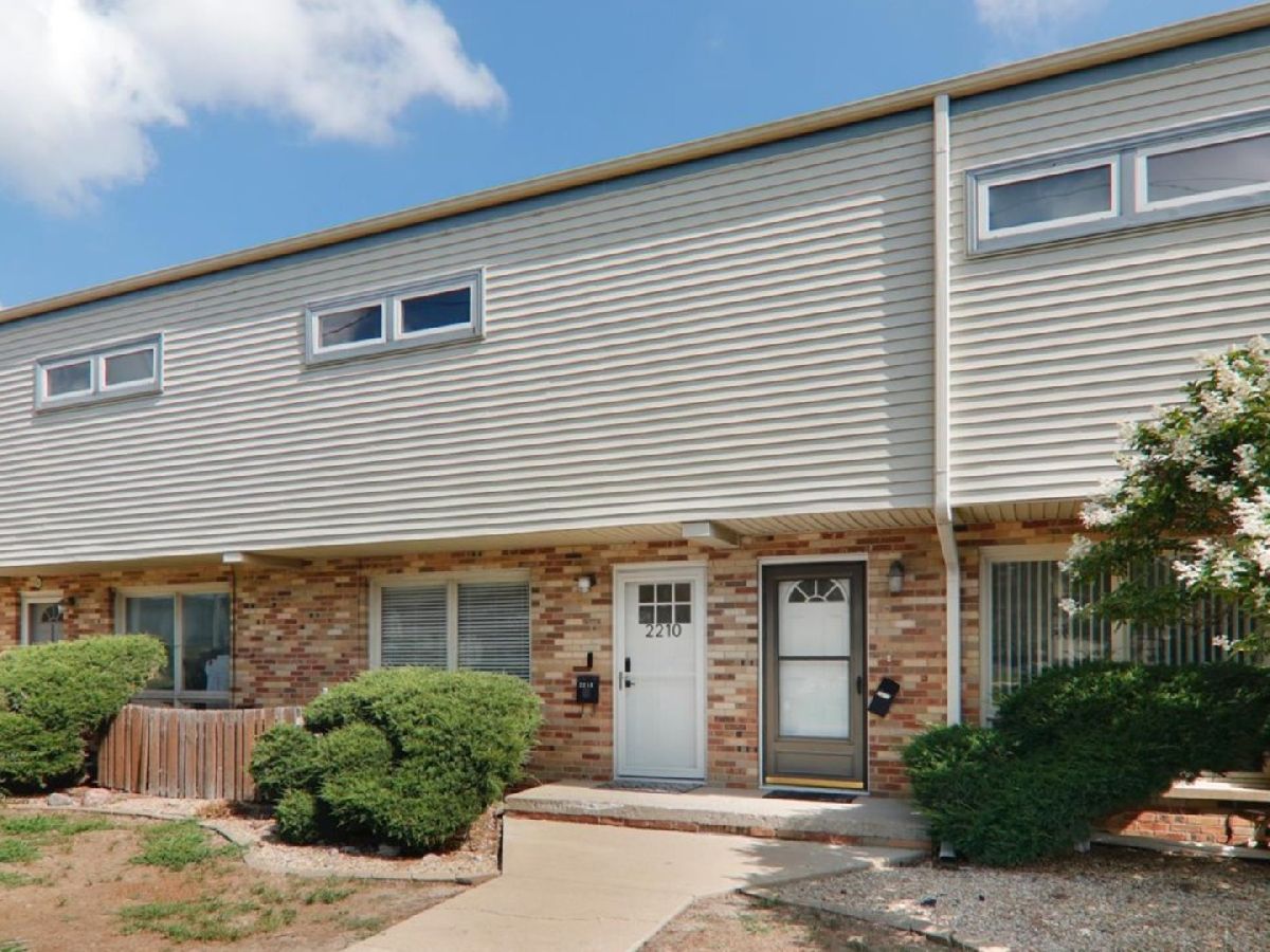  For Sale Bloomington Illinois, 2210 Lincoln Street