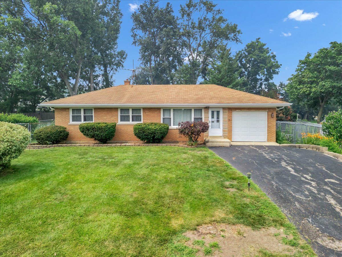  For Sale Roselle Illinois, 23W566 Bryn Mawr Avenue