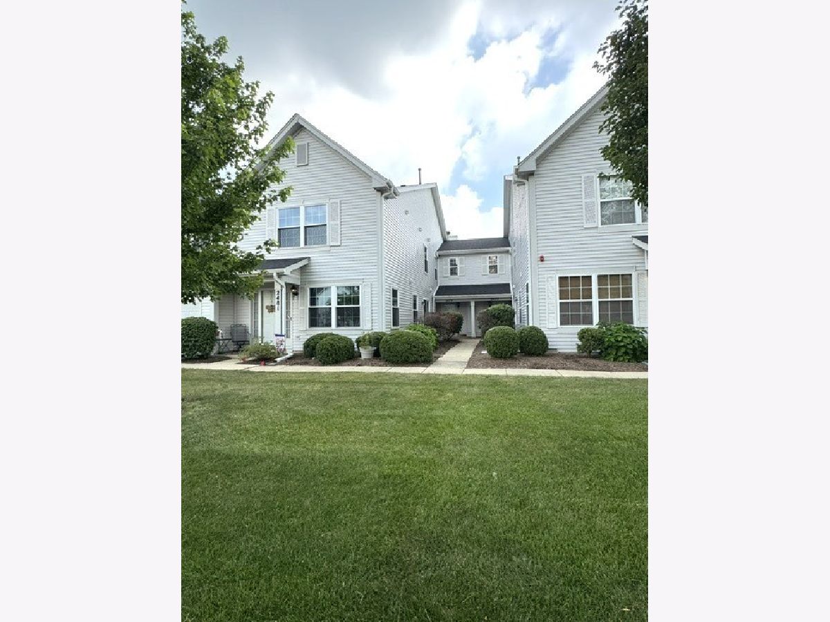 Homes & Townhomes & Condos For Rent Lakewood Valley Aurora Illinois, 2479 Frost
