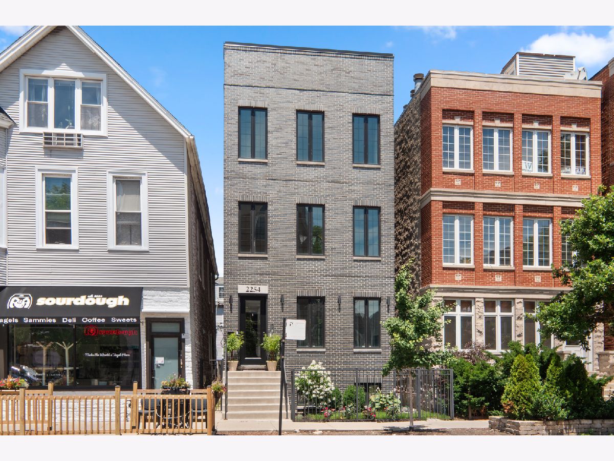  For Sale Chicago Illinois, 2254 Roscoe Street
