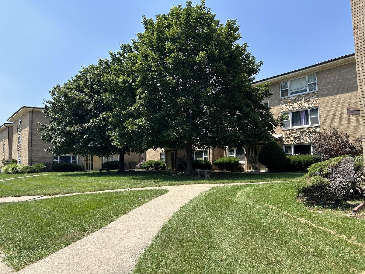  For Sale Merrionette Park Illinois, 3164 Meadow Lane Drive