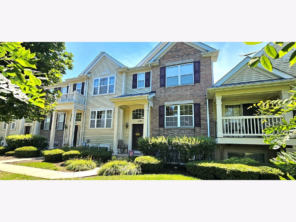Townhomes & Condos & Homes For Sale Cambridge Lakes Pingree Grove Illinois, 1593 Sandcastle Lane