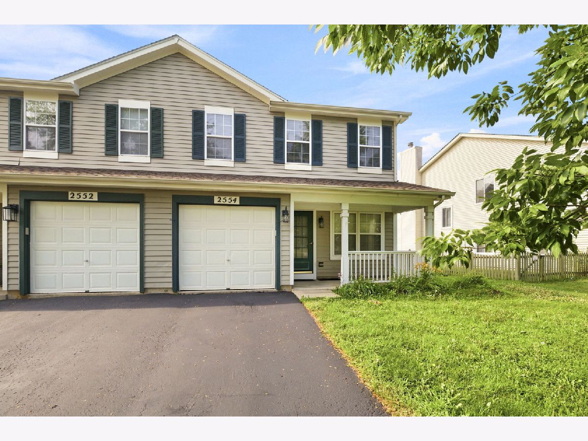 Townhomes & Condos & Homes Rented Woodlake Naperville Illinois, 2554 Warm Springs