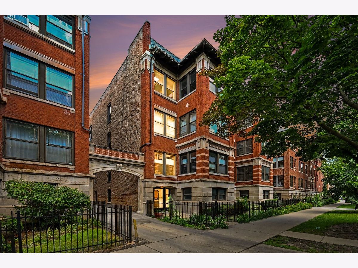  For Sale Chicago Illinois, 1140 Hyde Park Boulevard