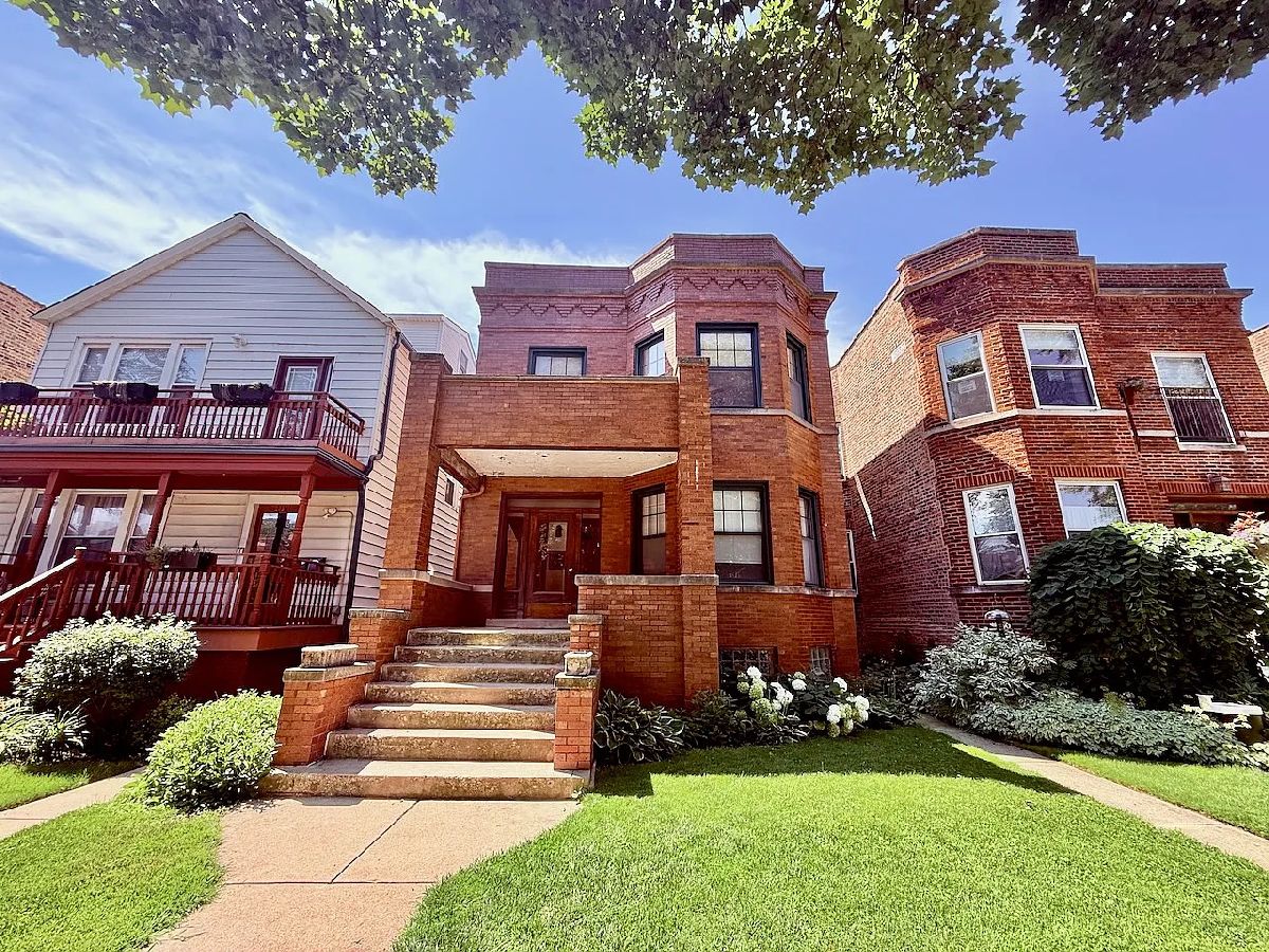  Rented Chicago Illinois, 2535 Eastwood