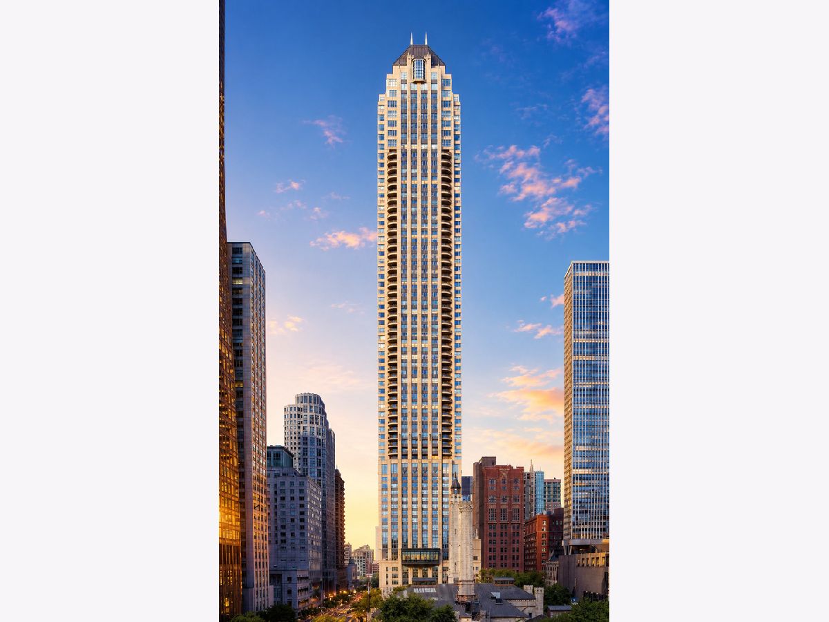 Condominiums For Sale Park Tower Chicago Illinois, 800 Michigan Avenue