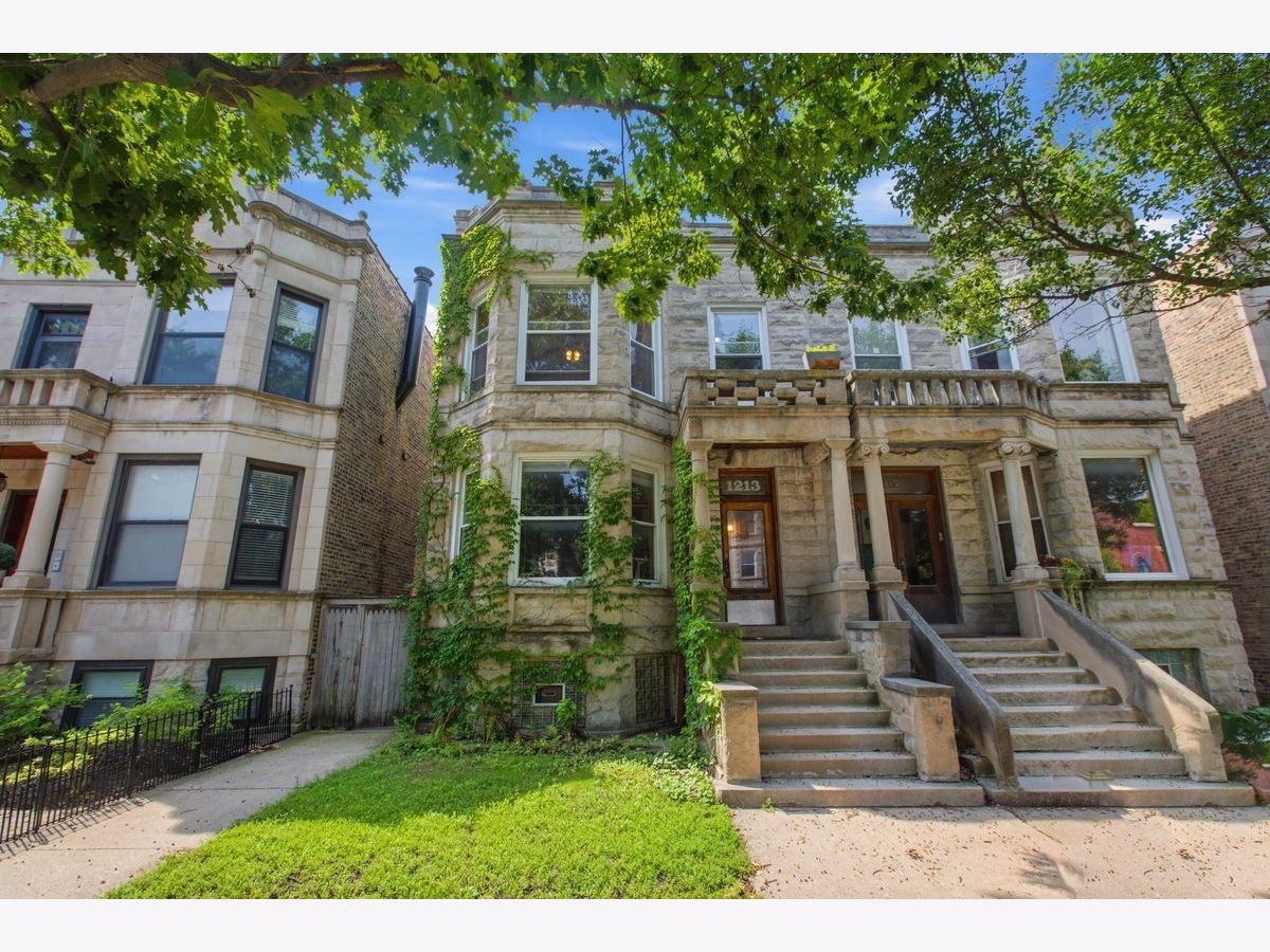  Rented Chicago Illinois, 1213 Addison